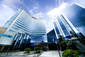 Front of property - Jeju KAL Hotel (Jeju City)