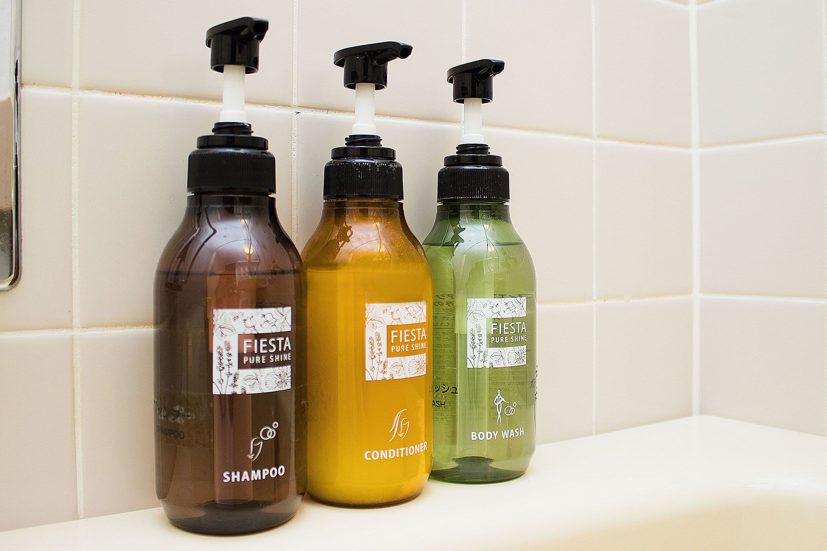 combined shower/bathtub, free toiletries, hair dryer, slippers