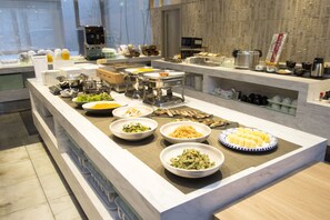 2 restaurants, serveren ontbijt, lunch, diner, internationale gerechten