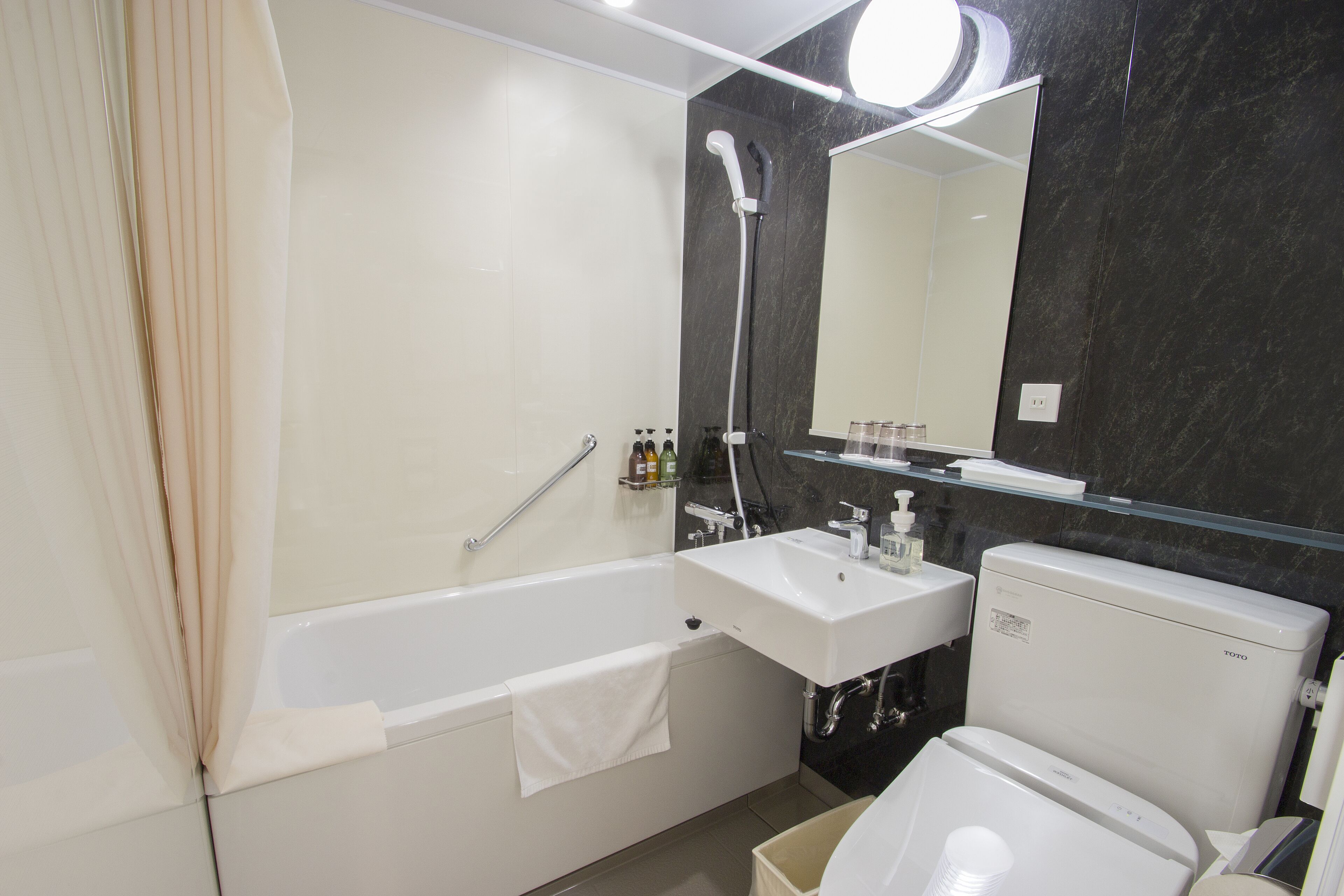 combined shower/bathtub, free toiletries, hair dryer, slippers