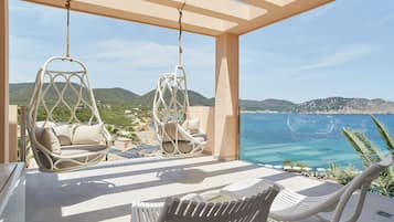 Presidential Room (Suite) | In-room safe, individually furnished, desk, free cribs/infant beds