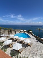 季节性开放的室外游泳池