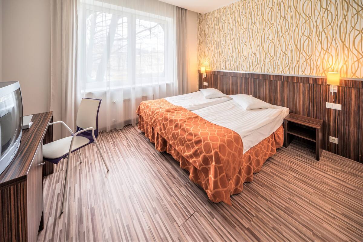 1 Schlafzimmer, Schreibtisch, laptopgeeigneter Arbeitsplatz