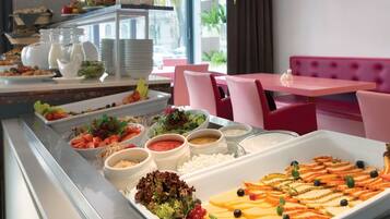 Daily to-go breakfast (EUR 12 per person)