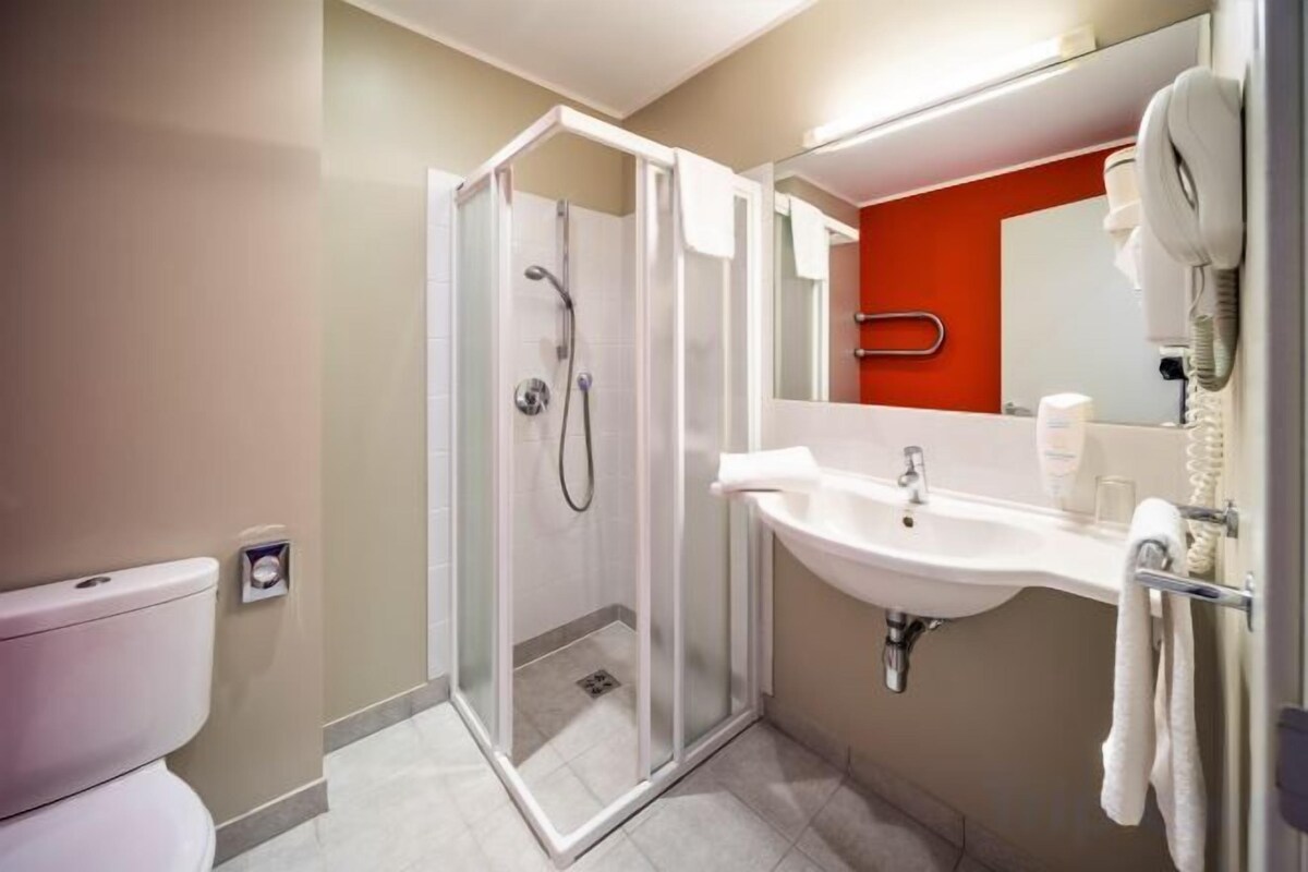 Hair dryer, towels, soap, shampoo
