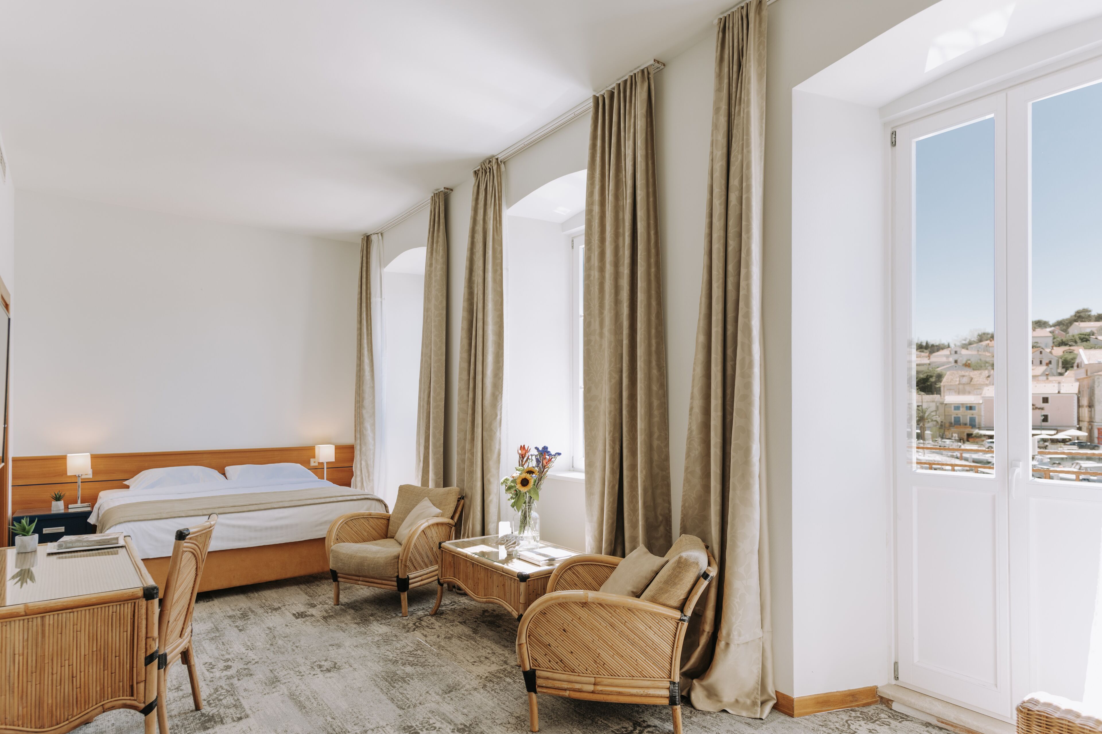 junior suite with sea view and balcony | minibar, in-room safe, desk, blackout curtains