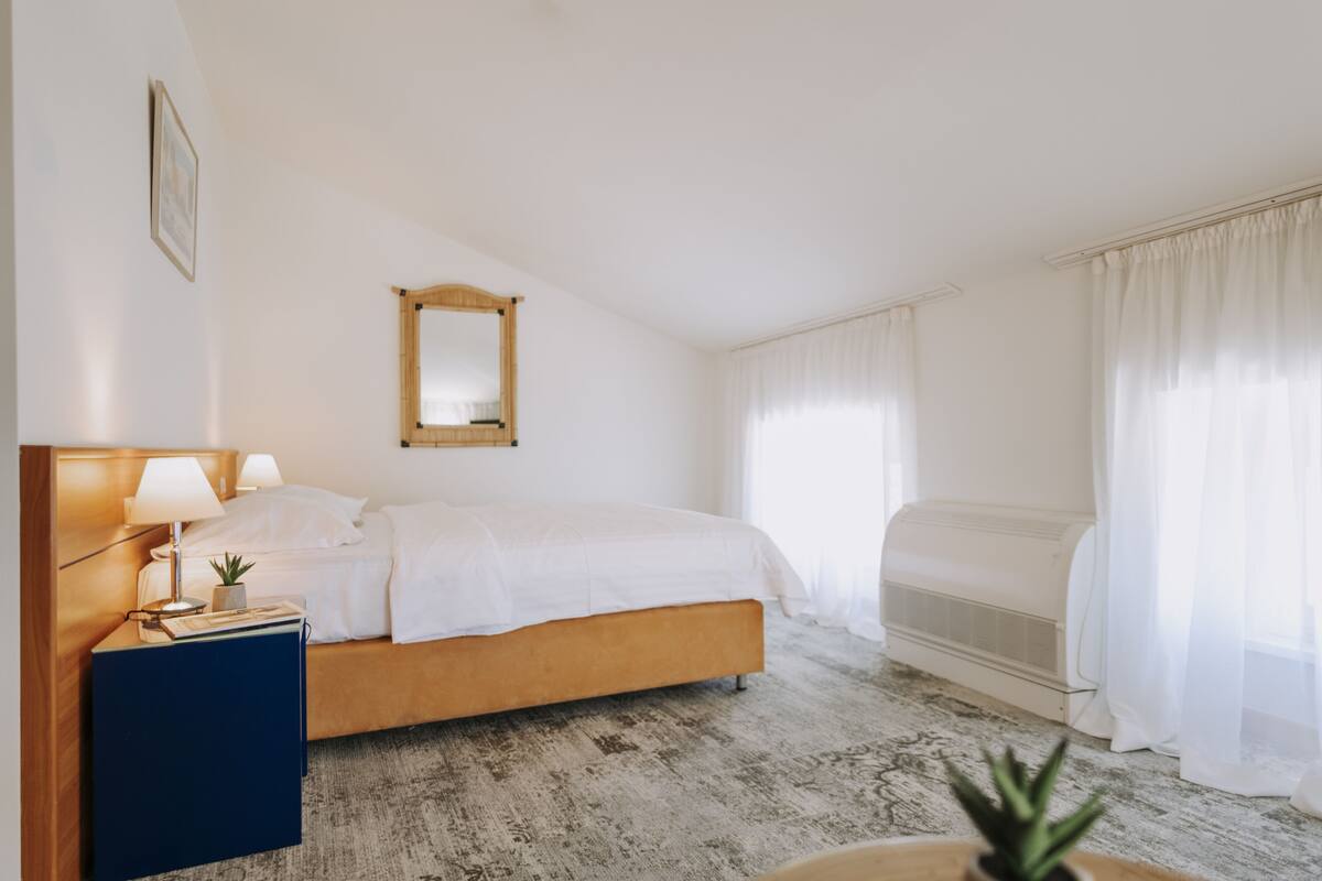 Attic Double Room with Sea View | 客房景觀