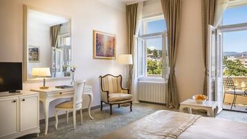 Habitació doble superior, vistes al mar | 1 dormitori, minibar, caixa forta a l'habitació i escriptori