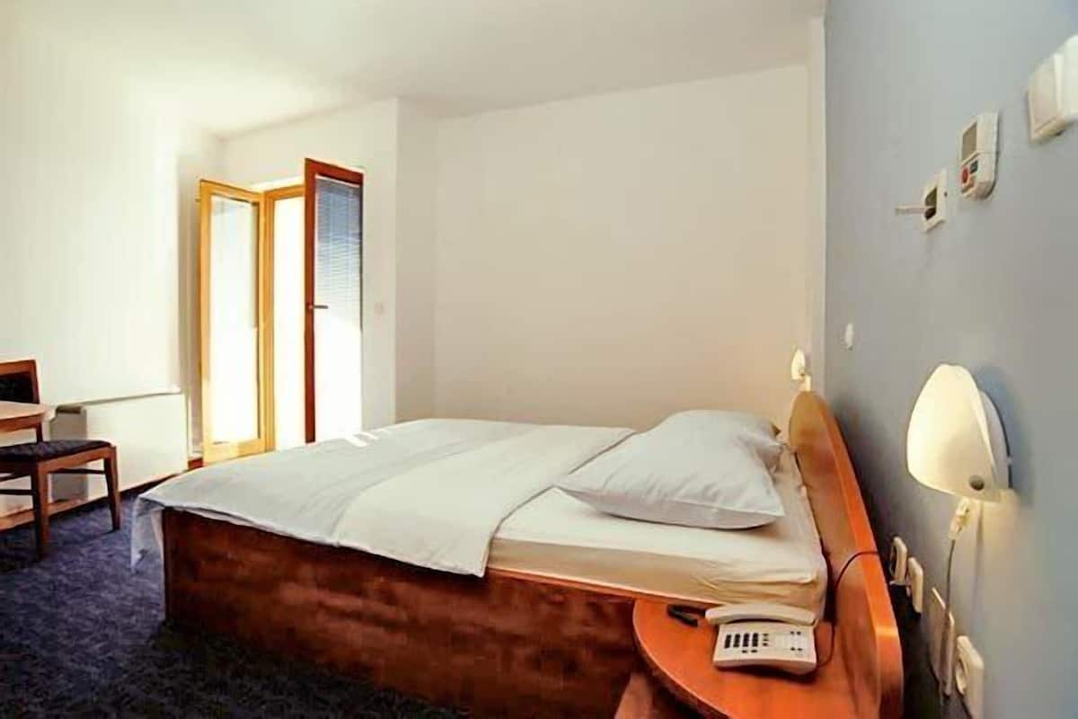 Standard Double Room, Balcony, Sea View | Desk, iron/ironing board (on request), free cots/infant beds