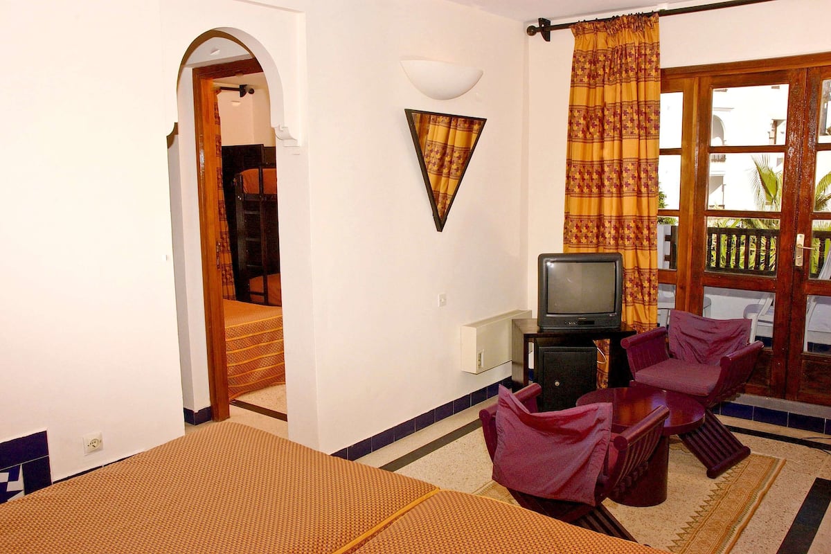 Family Room (2 + 2)