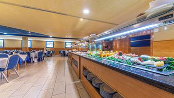 Desayuno buffet (EUR 10 por persona)