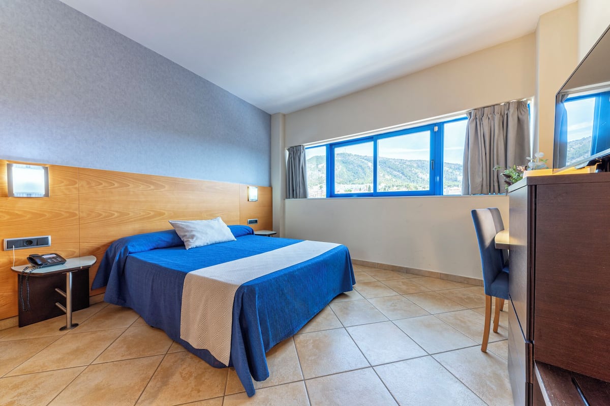 Double Room | In-room safe, desk, blackout drapes, soundproofing