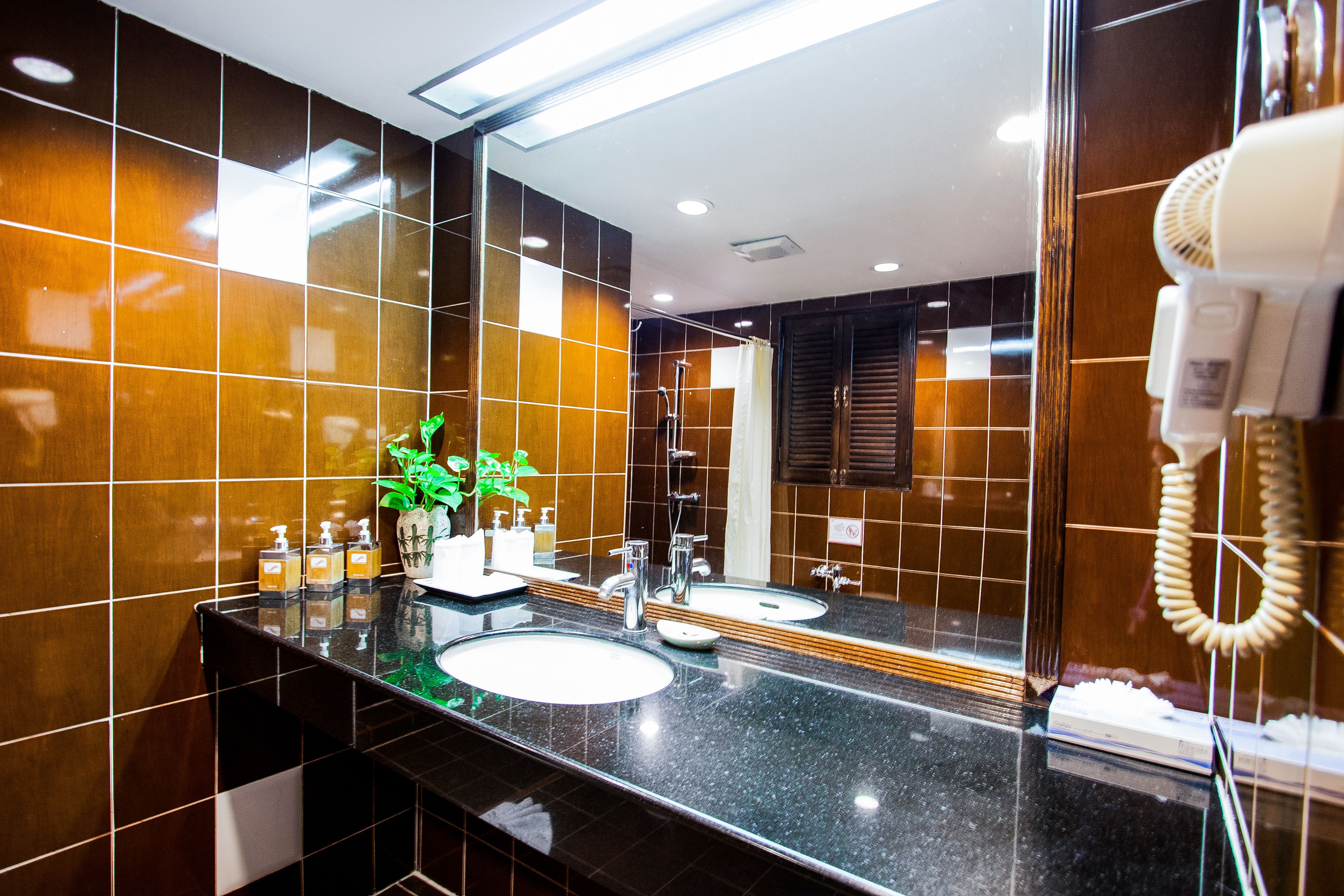 family suite, 2 bedrooms | bathroom | separate bathtub and shower, free toiletries, hair dryer, bathrobes