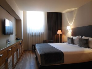 Suite (Art Room)
