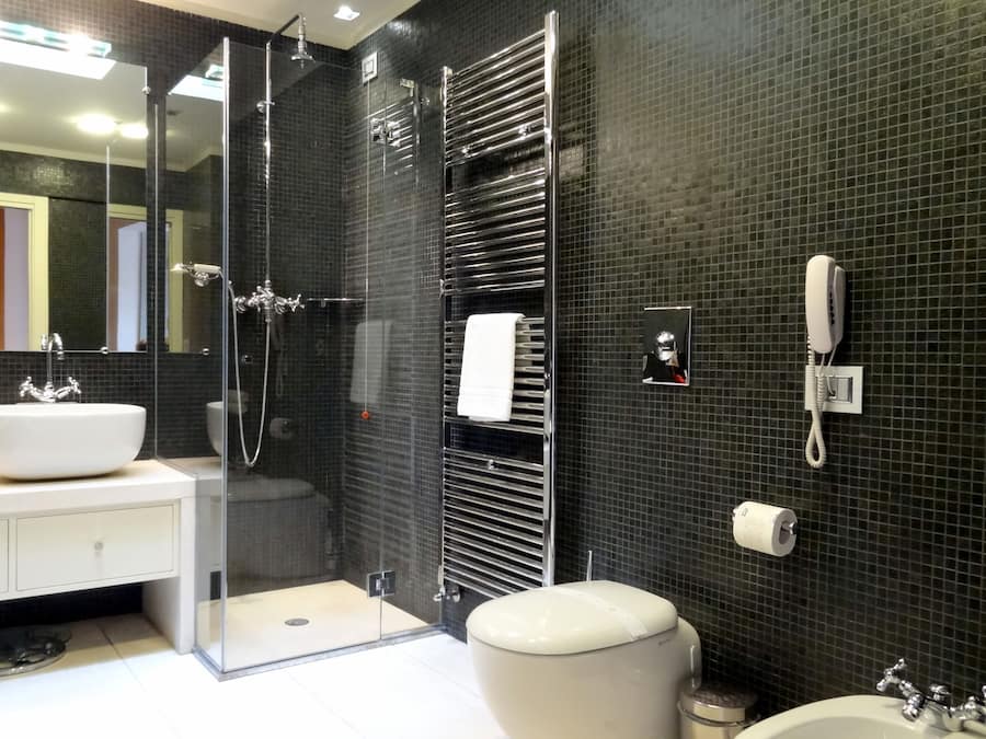 Suite, eingeschränkter Seeblick (Prestige) | Badezimmer | Haartrockner, Hausschuhe, Bidet, Handtücher