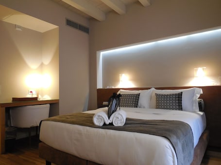 Superior Room | 1 bedroom, down comforters, minibar, in-room safe