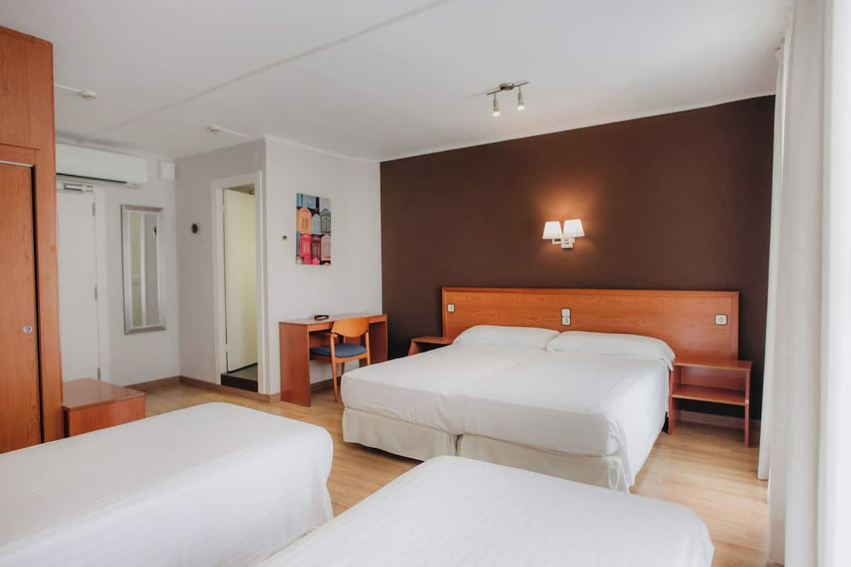 Family Room, Balcony | Desk, blackout drapes, WiFi (free), bed sheets