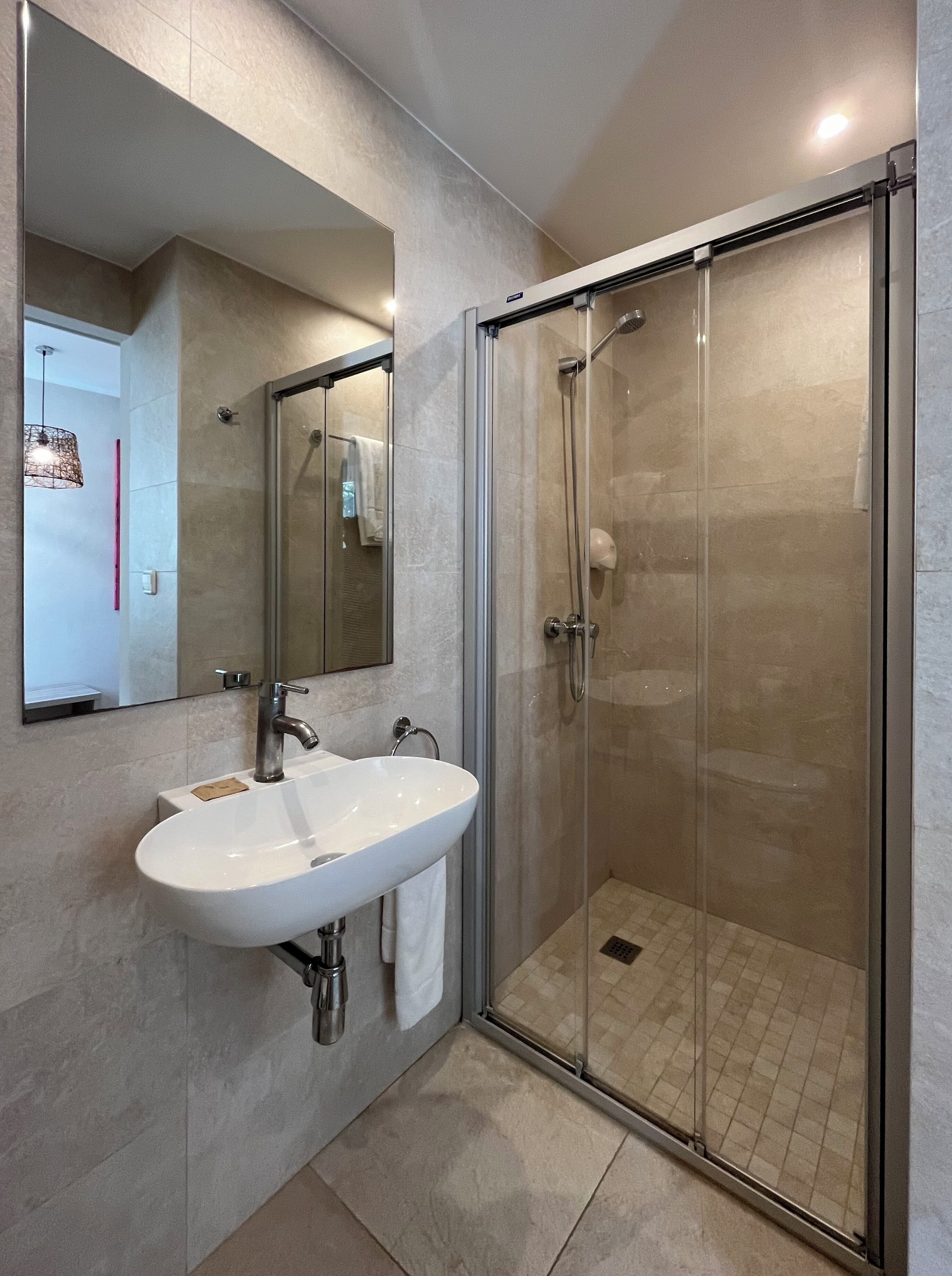 superior single room | bathroom | shower, free toiletries, towels