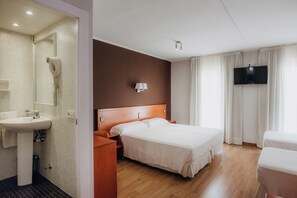 Kamar Keluarga, balkon | Meja kerja, tirai kedap cahaya, Wi-Fi gratis, dan seprai linen