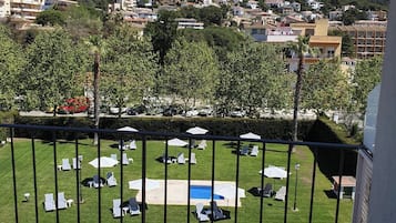 Single Room, Balcony | Desk, blackout curtains, free WiFi, bed sheets