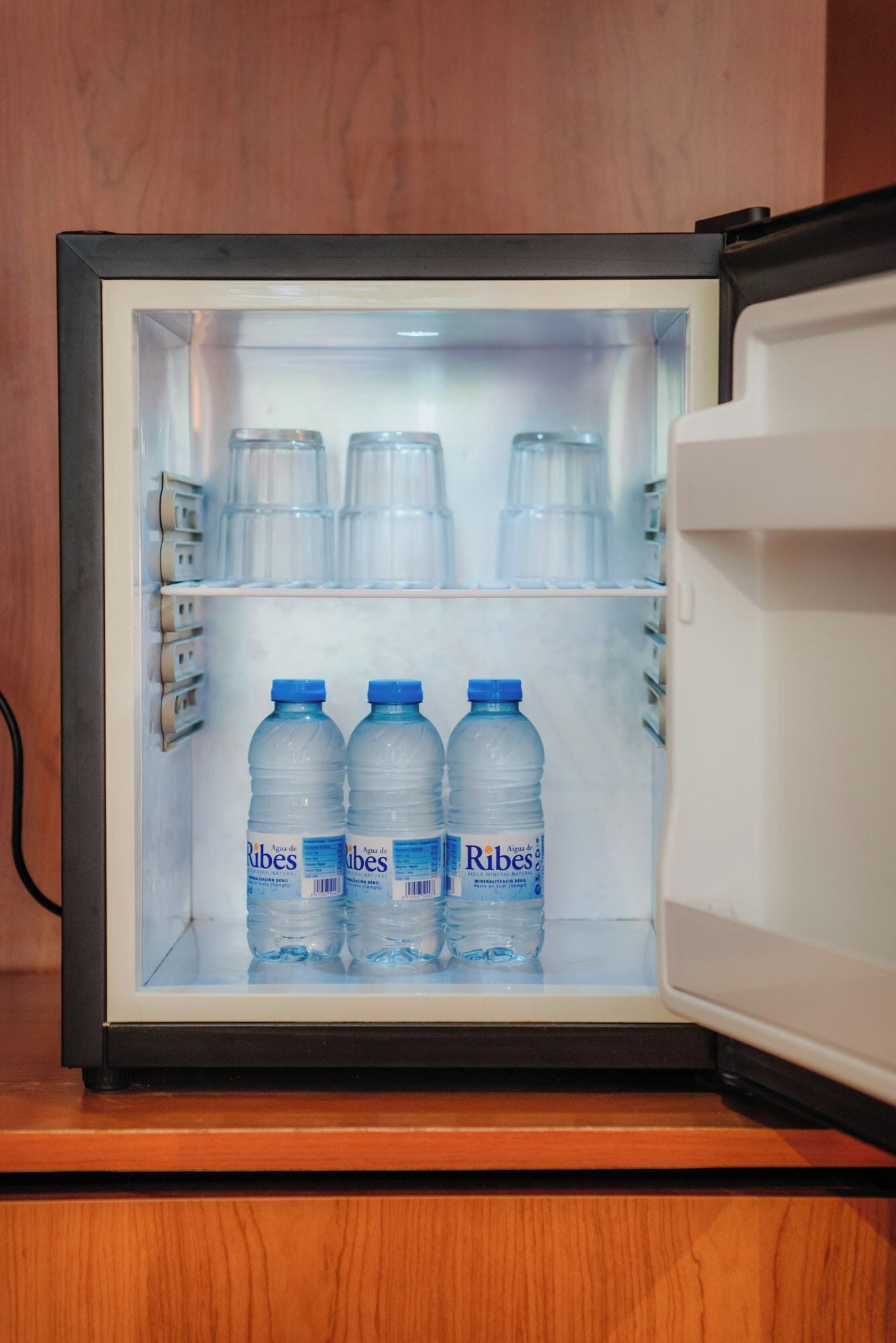 desk, blackout curtains, free wifi, bed sheets