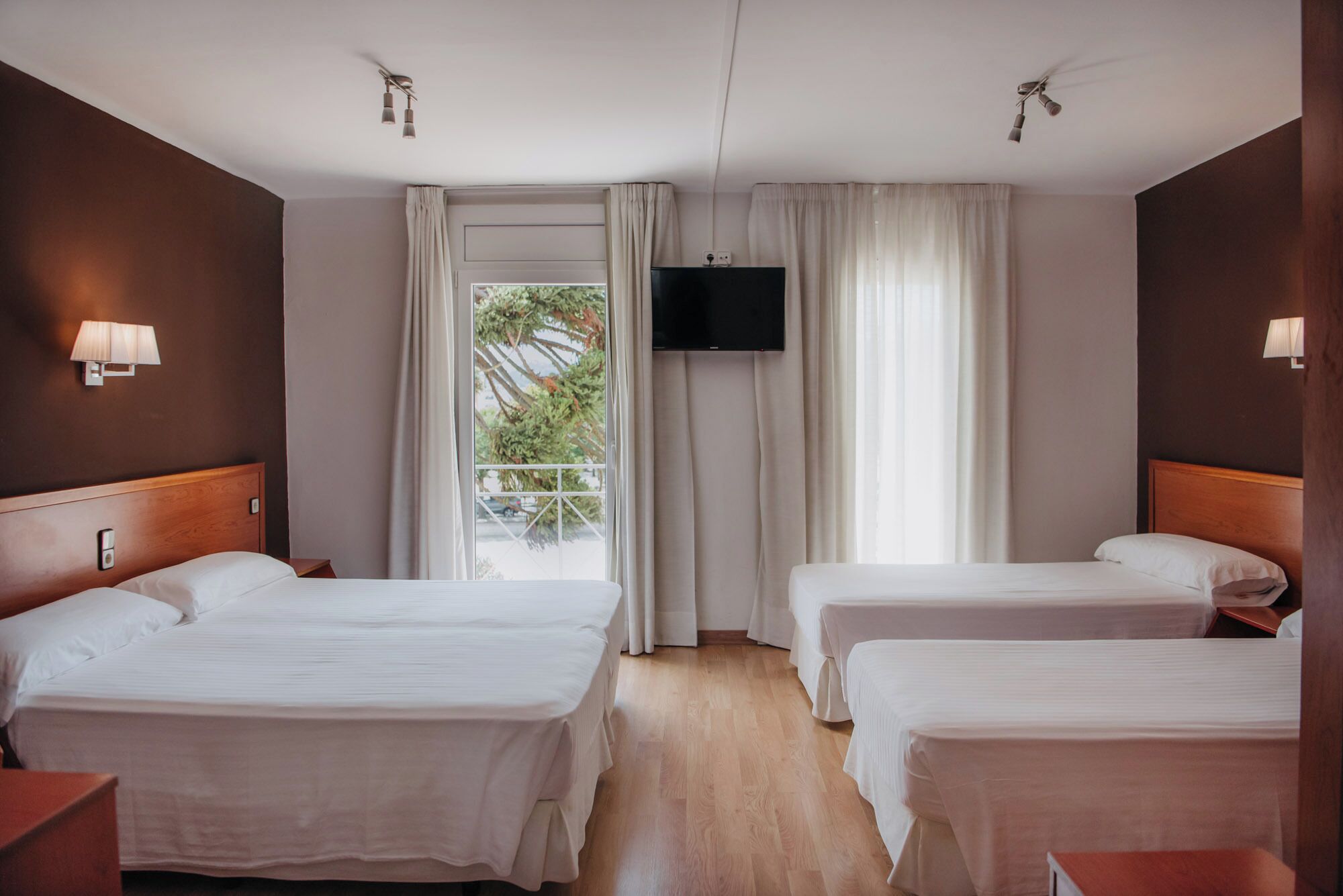 family room, balcony | desk, blackout curtains, free wifi, bed sheets