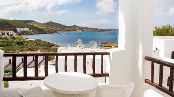 Apartamento superior, 1 habitación, balcón, vistas al mar (1 adult) | Vistas al mar