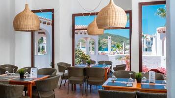 Breakfast, dinner served; Mediterranean cuisine, ocean views