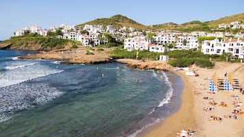 Ubicación cercana a la playa, submarinismo, buceo con tubo y kayak