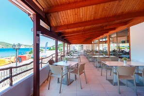 Breakfast, dinner served; Mediterranean cuisine, sea views