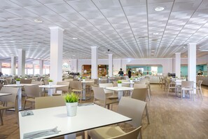 Buffet - Fergus Club Carema Splash (Mercadal)