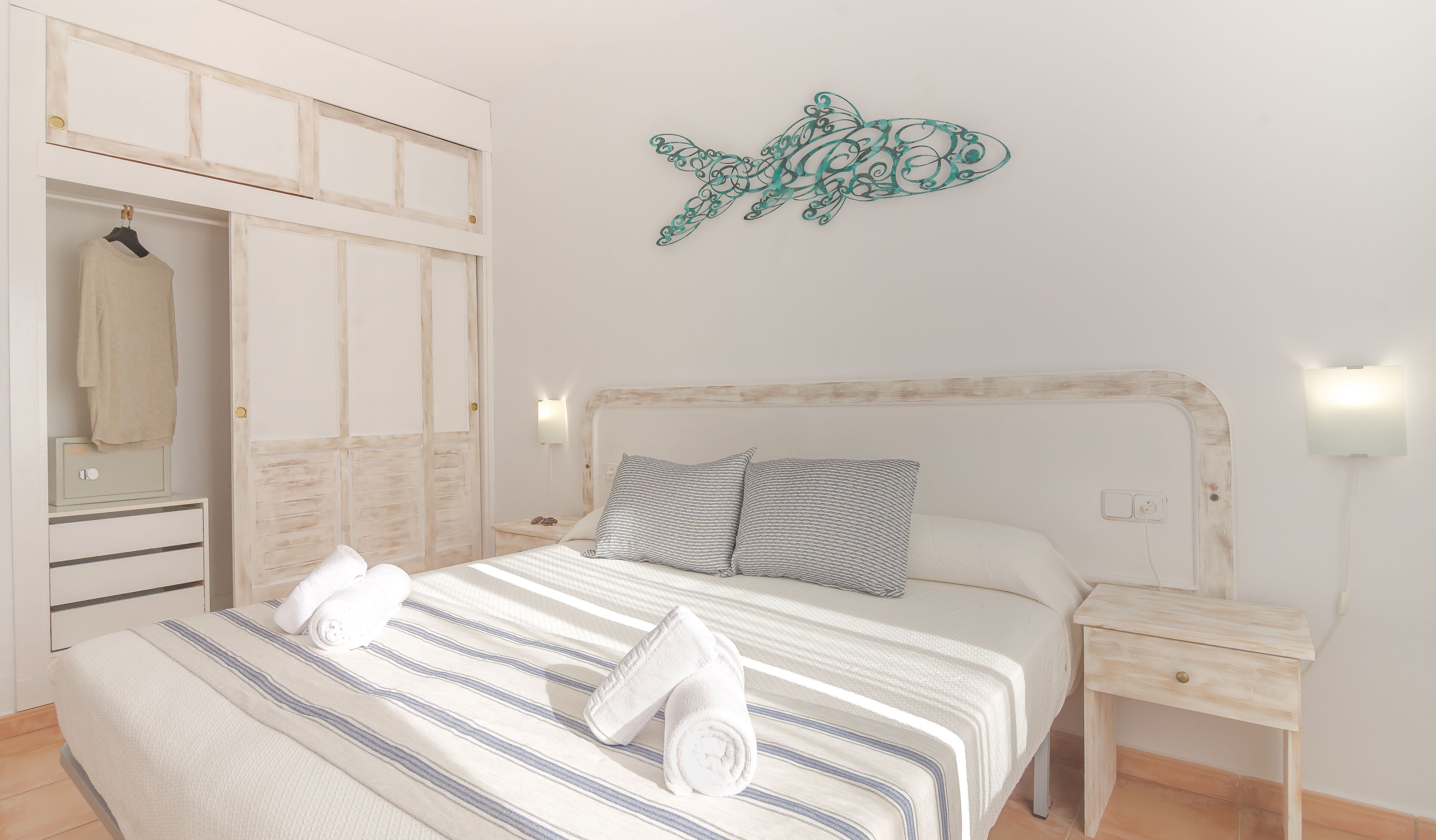 1 makuuhuone, tallelokero huoneessa, pimennysverhot, silitysrauta/-lauta