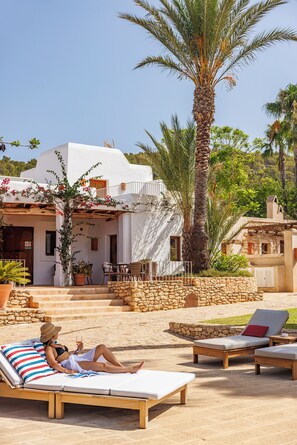 Outdoor pool, free pool cabanas, pool umbrellas - Can Lluc Boutique Country Hotel & Villas, a member of Beyond Green (Sant Antoni de Portmany)