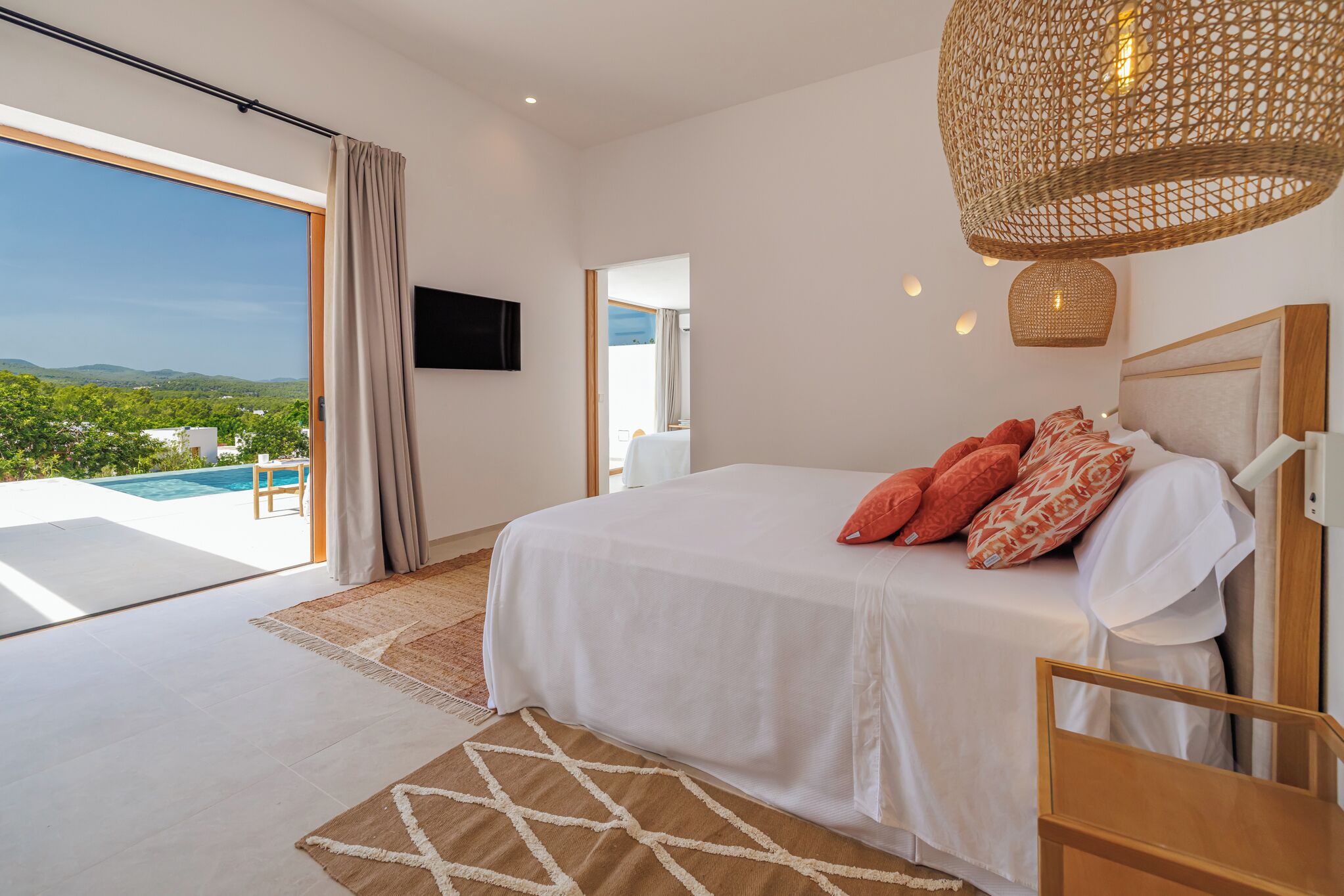 Suite Deluxe, piscina privata, vista giardino | Biancheria in cotone egiziano, biancheria da letto di alta qualità