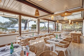 Café da manhã, almoço e jantar