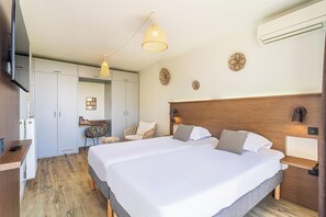 Cofres nos quartos, Wi-Fi de cortesia, roupa de cama