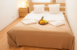 Apartment, 1 Schlafzimmer | Schreibtisch, Bügeleisen/Bügelbrett, kostenlose Babybetten