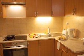 Apartamento, 1 quarto | Escrivaninha, ferros/tábuas de passar roupa, berços grátis