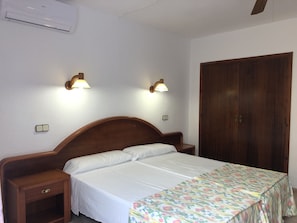 Basic-Doppel- oder -Zweibettzimmer