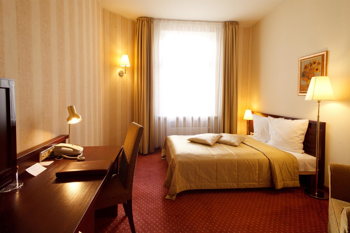 Отель рига. Vecriga отель в риге. Рэдиссон блу элизабет рига. Рига ленд гостиница. Гостиница латвия в риге фото.