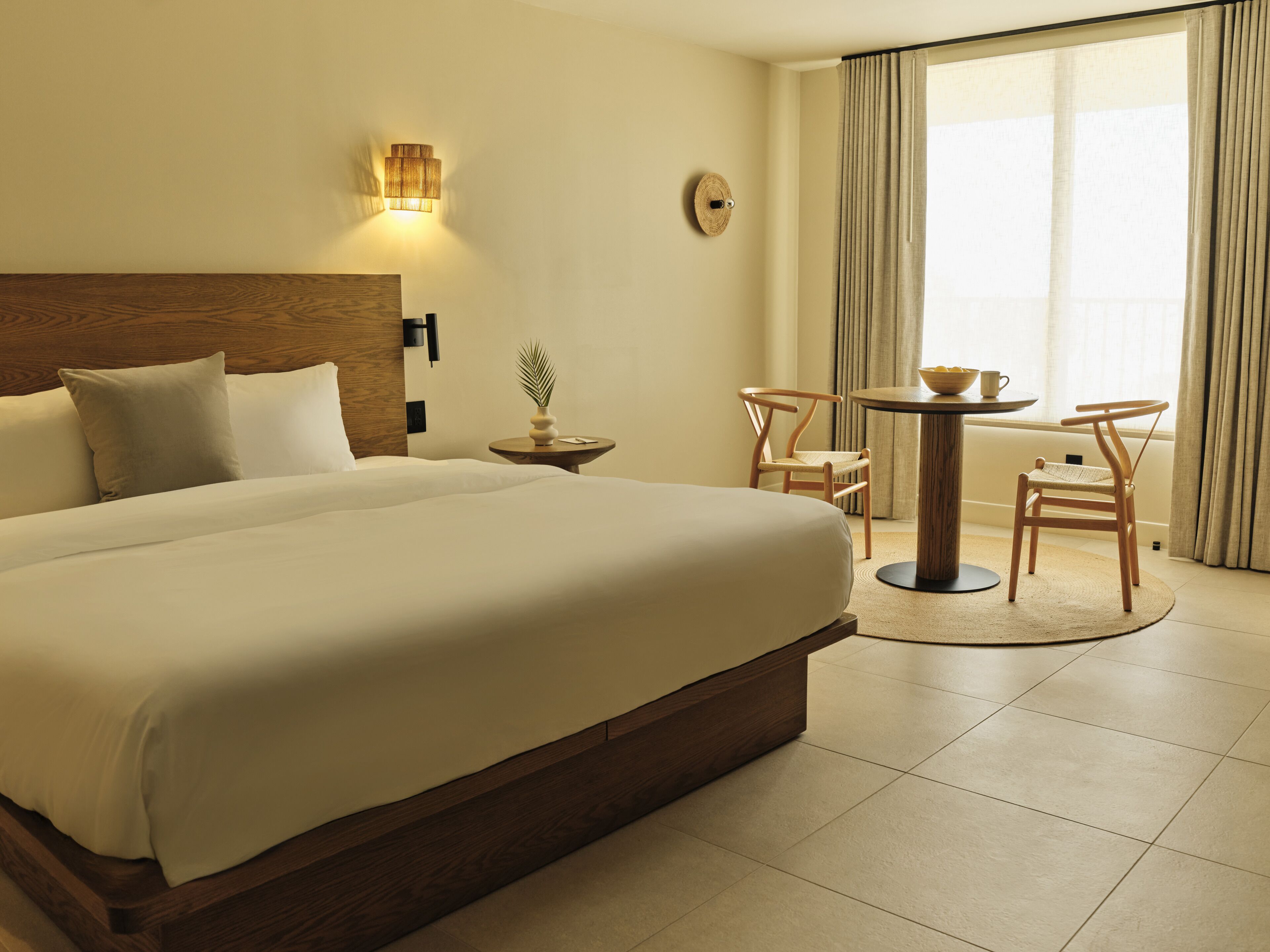 Executive Studio Suite, 1 King Bed | Premium bedding, blackout drapes, soundproofing, iron/ironing board