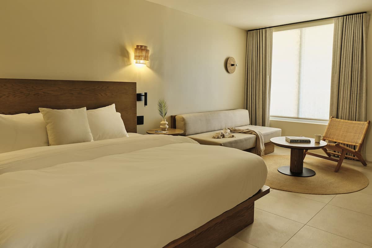 Suite estudio Deluxe, cocineta | Ropa de cama de alta calidad y insonorización