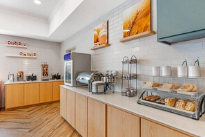 Tägliches inbegriffenes Frühstück zum Mitnehmen