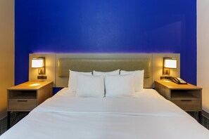 套房, 1 张特大床和 1 张沙发床, 无障碍, 无烟房 | 办公桌、熨斗/熨衣板、免费婴儿床、免费 WiFi