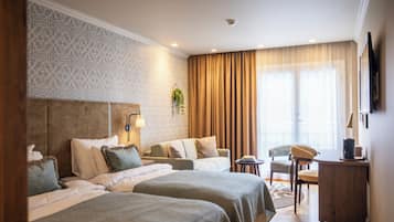 Superior tvåbäddsrum - icke-rökare | Skrivbord, arbetsyta för laptop och mörkläggningsgardiner