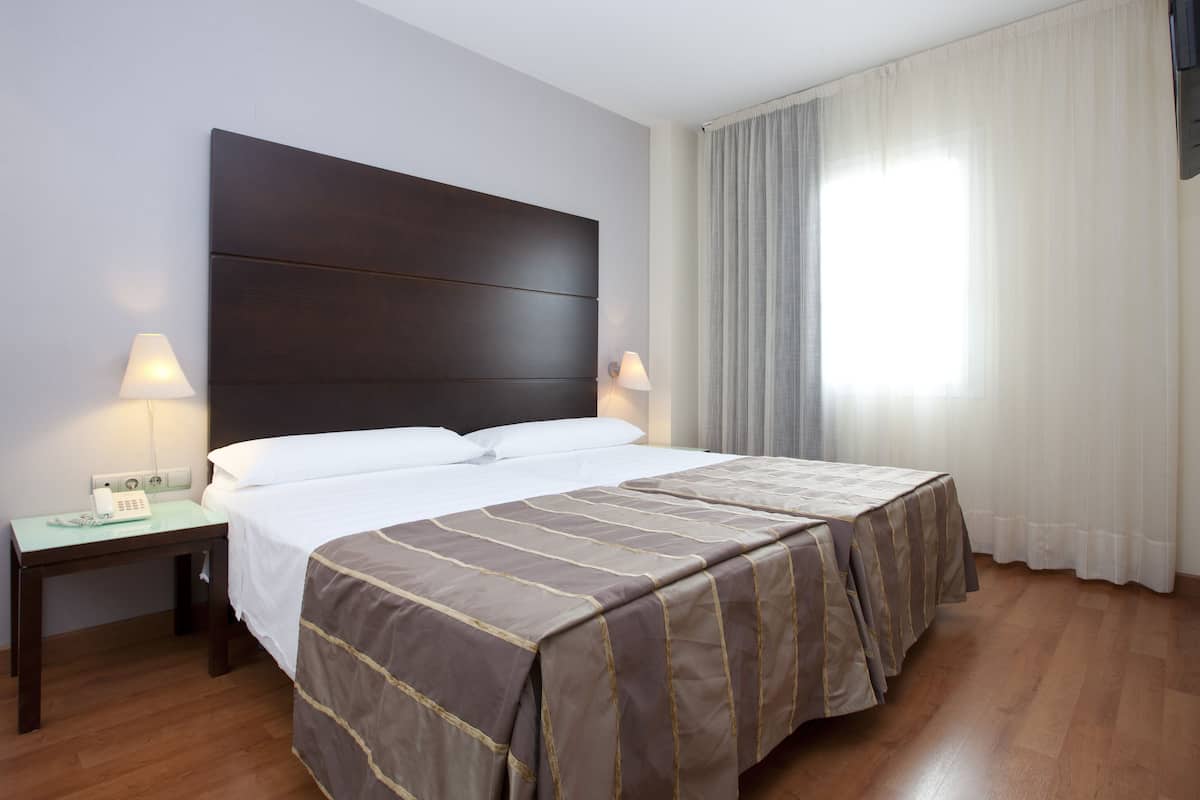 In-room safe, desk, iron/ironing board, free WiFi