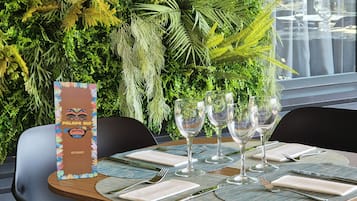 Ze serveren er lunch en diner