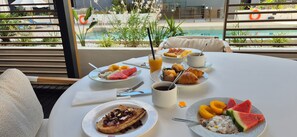 Desayuno buffet todos los días (con cargo)