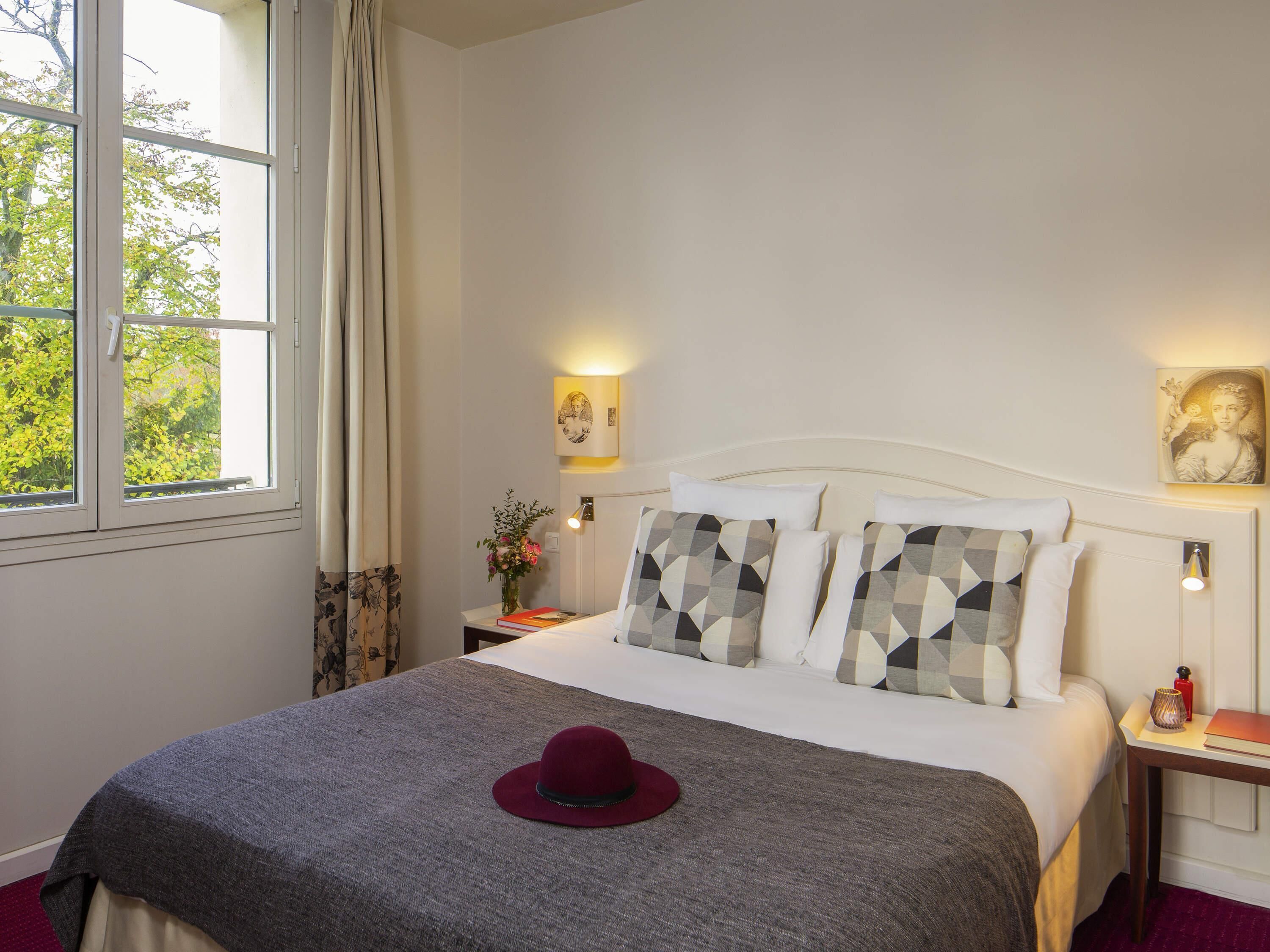 Standard Room, 1 Double Bed | Select Comfort beds, free minibar items, in-room safe, blackout curtains