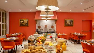 Daily buffet breakfast (EUR 19.5 per person)